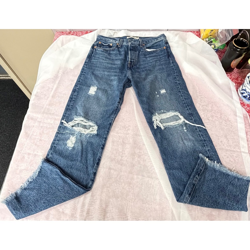 Levis Premium Wedgie Straight Distressed Jeans Blue Raw Hem Men's Size 28